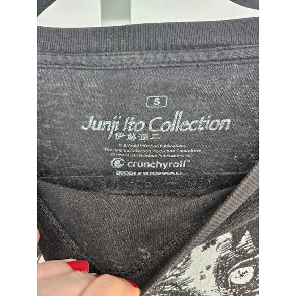 Junji Ito Collection Women's Black Character Printed Crunchyroll T-shirt Size S - Picture 3 of 4